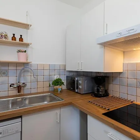 Apartment Lea With Free Bikes Porec
