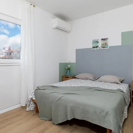 Lea With Free Bikes Apartment Porec